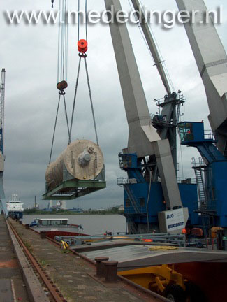 Mededinger lost een turbine in de haven van Bremen (D)
